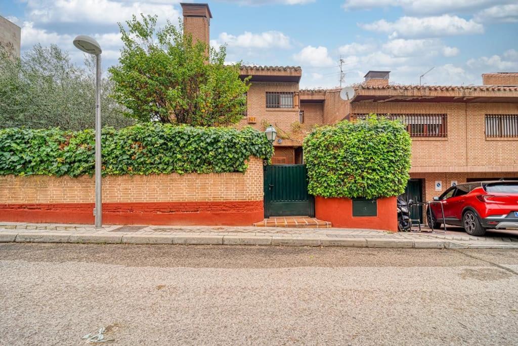 P Casacafe Madrid Calle Carlos Dubois 3 Exterior photo